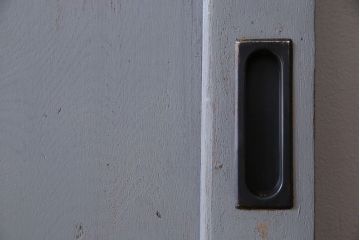 ビンテージ　ダイヤガラス入り!レトロな雰囲気漂うペイント引き戸(建具)