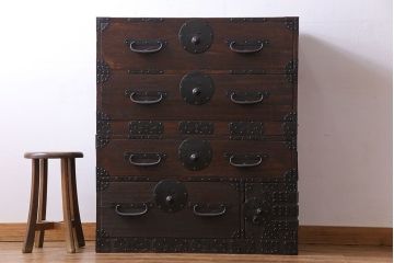 アンティーク家具　明治期!立派な金具が目を惹くアンティークチェスト(時代箪笥、衣装箪笥、重ね箪笥)
