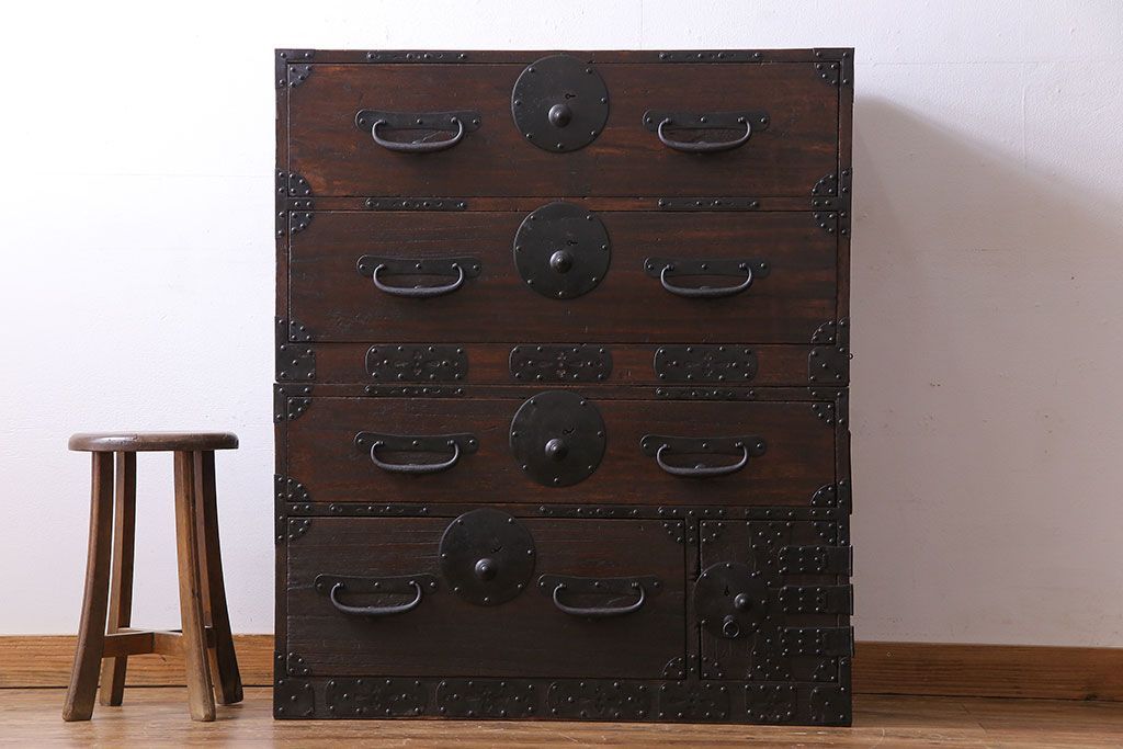 アンティーク家具　明治期!立派な金具が目を惹くアンティークチェスト(時代箪笥、衣装箪笥、重ね箪笥)