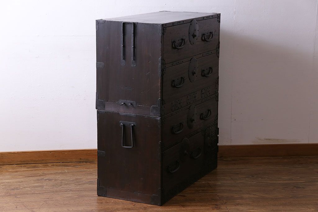 アンティーク家具　明治期!立派な金具が目を惹くアンティークチェスト(時代箪笥、衣装箪笥、重ね箪笥)