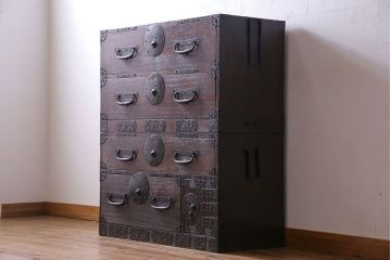 アンティーク家具　明治期!立派な金具が目を惹くアンティークチェスト(時代箪笥、衣装箪笥、重ね箪笥)