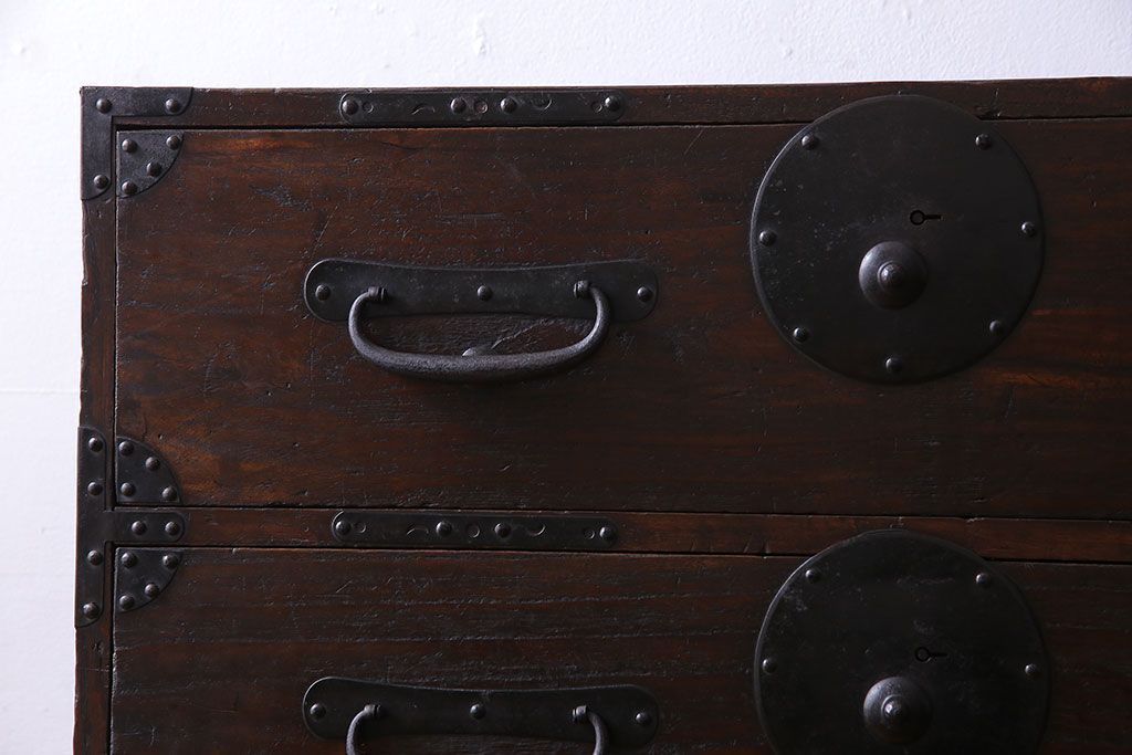 アンティーク家具　明治期!立派な金具が目を惹くアンティークチェスト(時代箪笥、衣装箪笥、重ね箪笥)