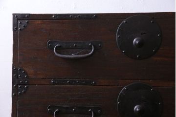 アンティーク家具　明治期!立派な金具が目を惹くアンティークチェスト(時代箪笥、衣装箪笥、重ね箪笥)