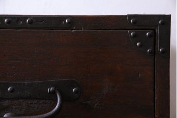 アンティーク家具　明治期!立派な金具が目を惹くアンティークチェスト(時代箪笥、衣装箪笥、重ね箪笥)