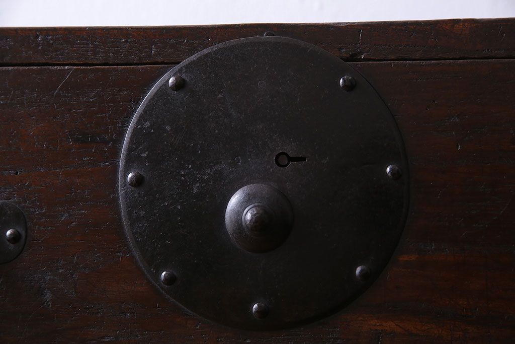 アンティーク家具　明治期!立派な金具が目を惹くアンティークチェスト(時代箪笥、衣装箪笥、重ね箪笥)