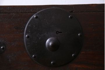 アンティーク家具　明治期!立派な金具が目を惹くアンティークチェスト(時代箪笥、衣装箪笥、重ね箪笥)