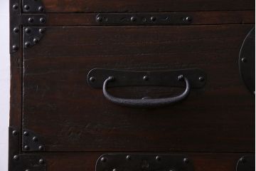 アンティーク家具　明治期!立派な金具が目を惹くアンティークチェスト(時代箪笥、衣装箪笥、重ね箪笥)