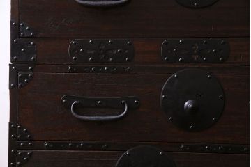 アンティーク家具　明治期!立派な金具が目を惹くアンティークチェスト(時代箪笥、衣装箪笥、重ね箪笥)