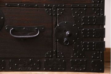 アンティーク家具　明治期!立派な金具が目を惹くアンティークチェスト(時代箪笥、衣装箪笥、重ね箪笥)