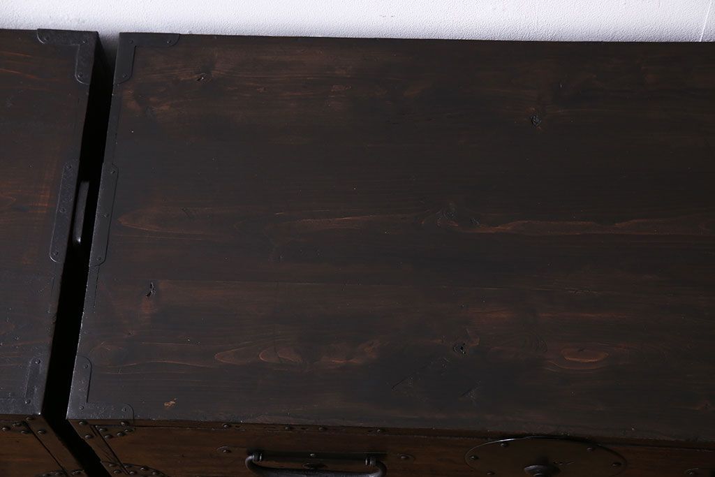 アンティーク家具　明治期!立派な金具が目を惹くアンティークチェスト(時代箪笥、衣装箪笥、重ね箪笥)