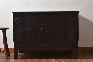 [A様ご成約済]　和製アンティーク　前面桐材　観音開き戸がおしゃれな脚付きローチェスト(衣装箪笥、引き出し、テレビボード)