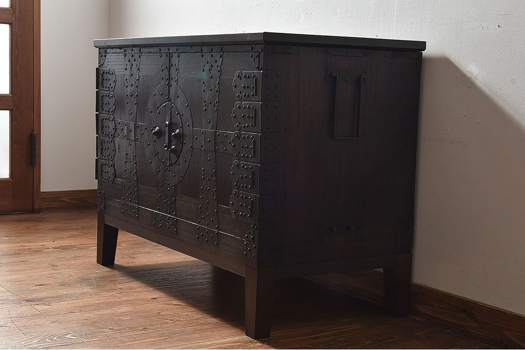 [A様ご成約済]　和製アンティーク　前面桐材　観音開き戸がおしゃれな脚付きローチェスト(衣装箪笥、引き出し、テレビボード)