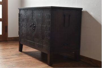 [A様ご成約済]　和製アンティーク　前面桐材　観音開き戸がおしゃれな脚付きローチェスト(衣装箪笥、引き出し、テレビボード)