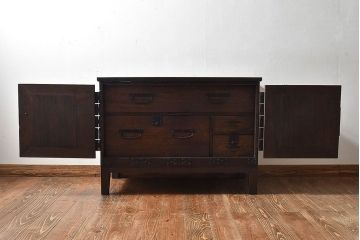 [A様ご成約済]　和製アンティーク　前面桐材　観音開き戸がおしゃれな脚付きローチェスト(衣装箪笥、引き出し、テレビボード)