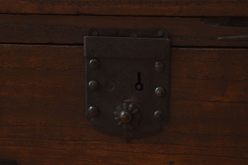 [A様ご成約済]　和製アンティーク　前面桐材　観音開き戸がおしゃれな脚付きローチェスト(衣装箪笥、引き出し、テレビボード)