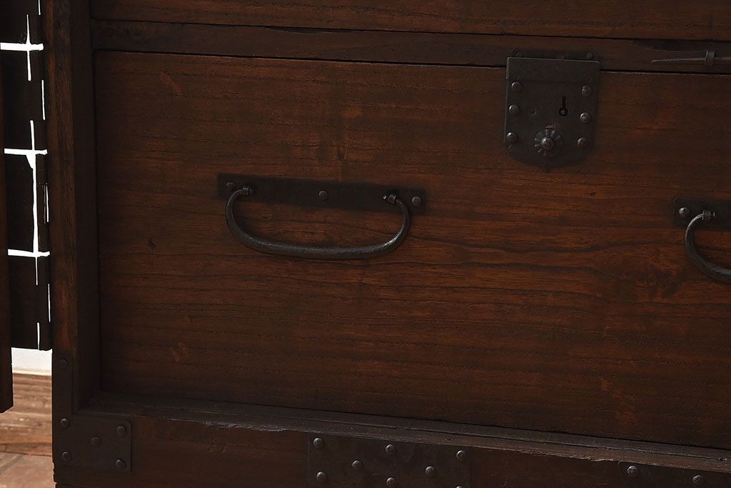 [A様ご成約済]　和製アンティーク　前面桐材　観音開き戸がおしゃれな脚付きローチェスト(衣装箪笥、引き出し、テレビボード)