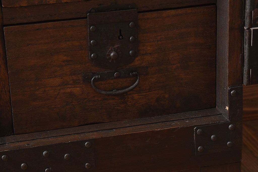 [A様ご成約済]　和製アンティーク　前面桐材　観音開き戸がおしゃれな脚付きローチェスト(衣装箪笥、引き出し、テレビボード)