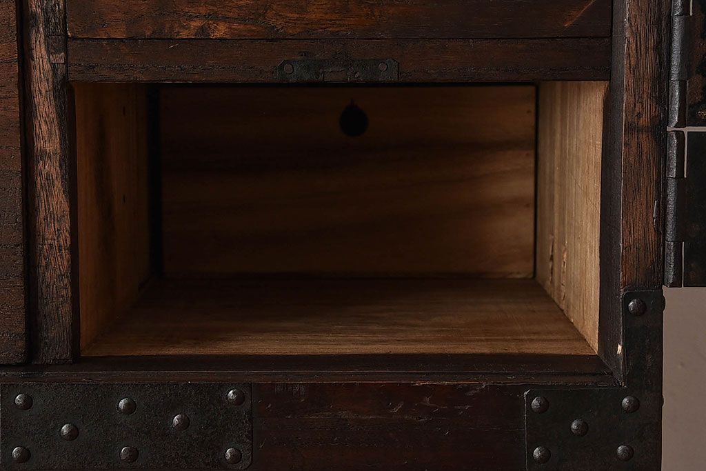 [A様ご成約済]　和製アンティーク　前面桐材　観音開き戸がおしゃれな脚付きローチェスト(衣装箪笥、引き出し、テレビボード)