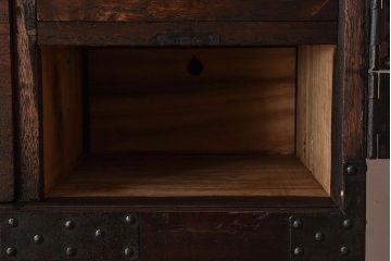 [A様ご成約済]　和製アンティーク　前面桐材　観音開き戸がおしゃれな脚付きローチェスト(衣装箪笥、引き出し、テレビボード)