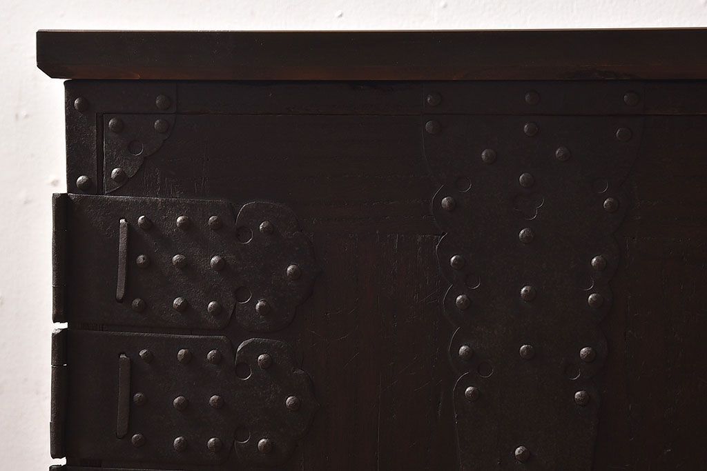 [A様ご成約済]　和製アンティーク　前面桐材　観音開き戸がおしゃれな脚付きローチェスト(衣装箪笥、引き出し、テレビボード)