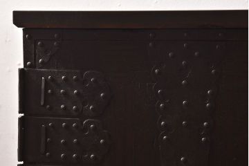 [A様ご成約済]　和製アンティーク　前面桐材　観音開き戸がおしゃれな脚付きローチェスト(衣装箪笥、引き出し、テレビボード)