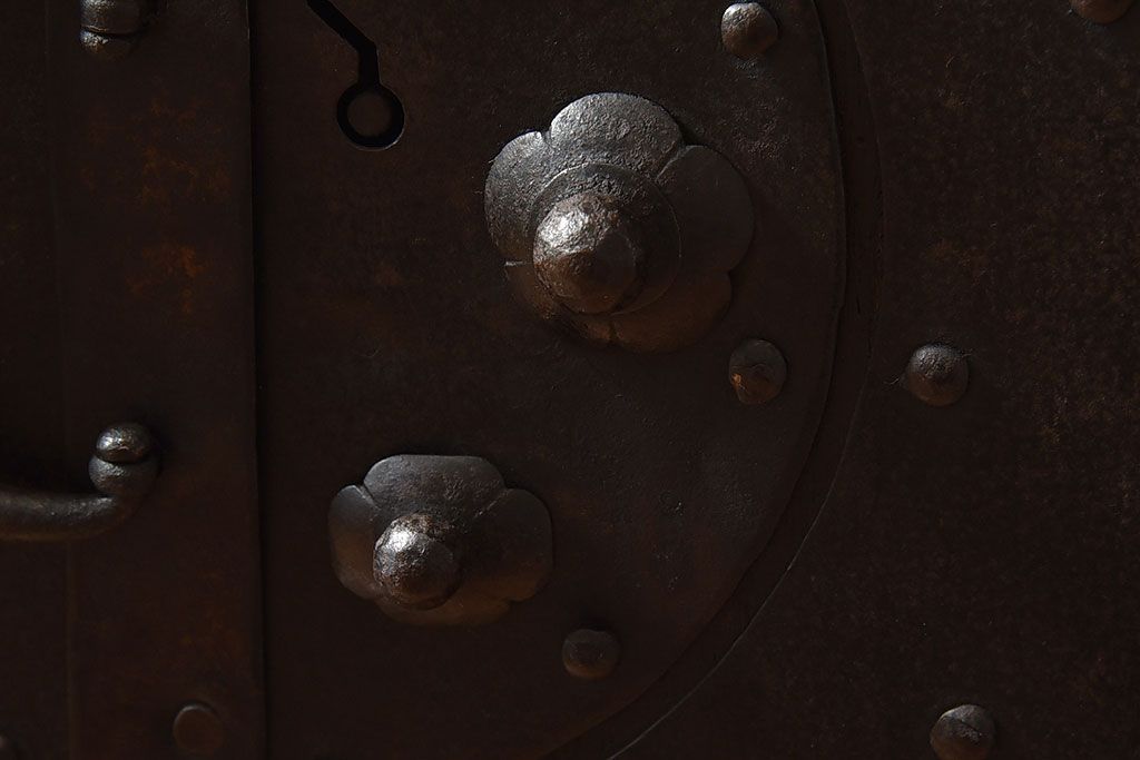 [A様ご成約済]　和製アンティーク　前面桐材　観音開き戸がおしゃれな脚付きローチェスト(衣装箪笥、引き出し、テレビボード)