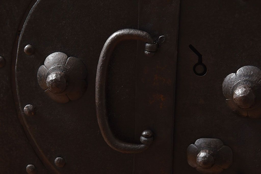 [A様ご成約済]　和製アンティーク　前面桐材　観音開き戸がおしゃれな脚付きローチェスト(衣装箪笥、引き出し、テレビボード)