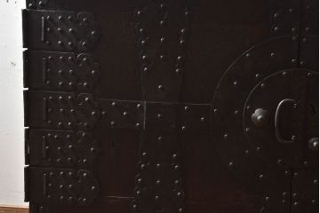 [A様ご成約済]　和製アンティーク　前面桐材　観音開き戸がおしゃれな脚付きローチェスト(衣装箪笥、引き出し、テレビボード)