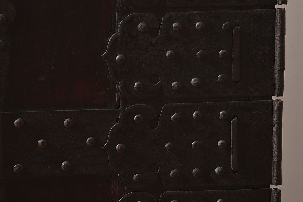 [A様ご成約済]　和製アンティーク　前面桐材　観音開き戸がおしゃれな脚付きローチェスト(衣装箪笥、引き出し、テレビボード)