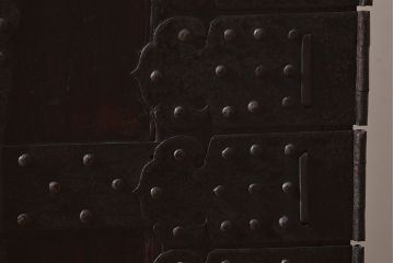 [A様ご成約済]　和製アンティーク　前面桐材　観音開き戸がおしゃれな脚付きローチェスト(衣装箪笥、引き出し、テレビボード)