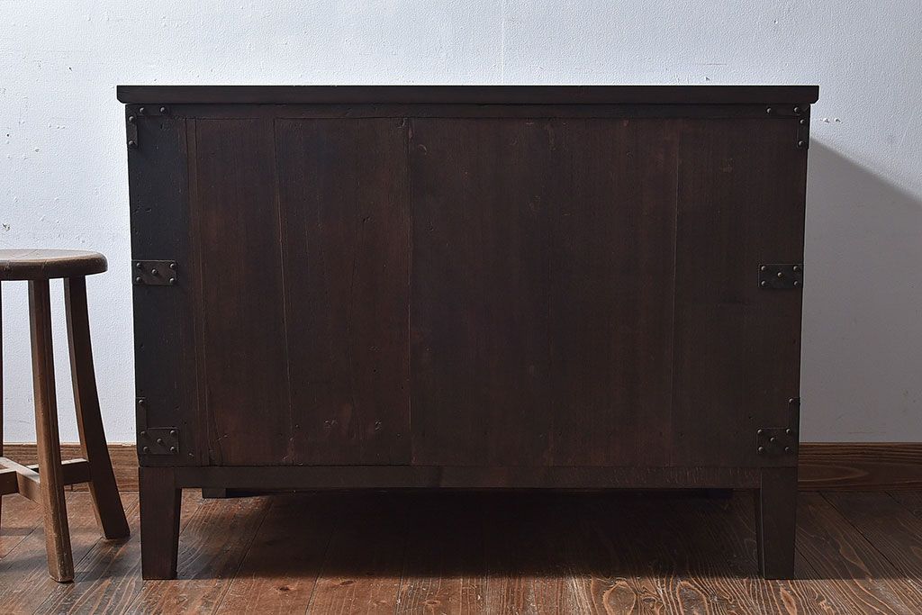 [A様ご成約済]　和製アンティーク　前面桐材　観音開き戸がおしゃれな脚付きローチェスト(衣装箪笥、引き出し、テレビボード)