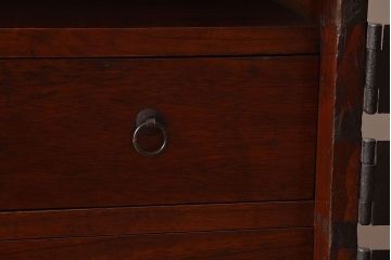 アンティーク家具　【和製アンティーク　鉄脚付き　松の金具が珍しい和モダンなローチェスト(衣装箪笥、テレビボード、引き出し)