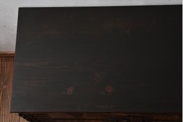 アンティーク家具　【和製アンティーク　鉄脚付き　松の金具が珍しい和モダンなローチェスト(衣装箪笥、テレビボード、引き出し)