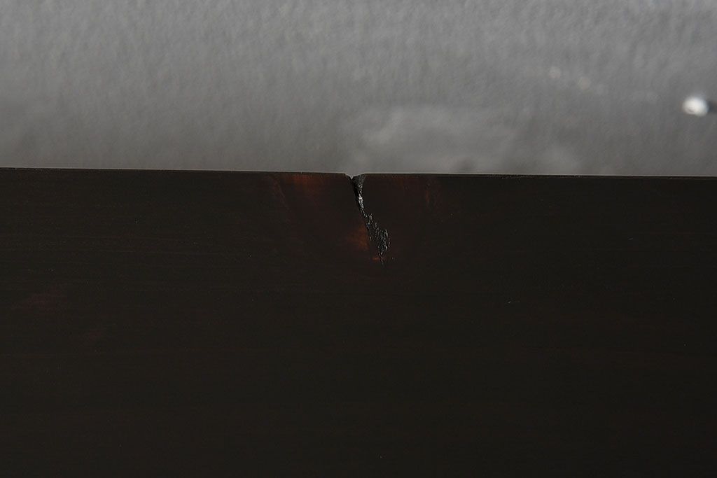 アンティーク家具　【和製アンティーク　鉄脚付き　松の金具が珍しい和モダンなローチェスト(衣装箪笥、テレビボード、引き出し)