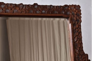 中古　伝統工芸　軽井沢彫り　桜が華やかな印象を与える椅子付きドレッサー(鏡台、スツール)