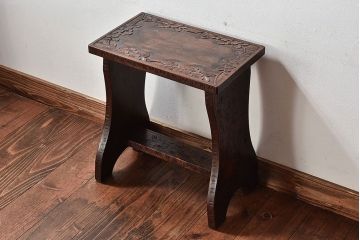 中古　伝統工芸　軽井沢彫り　桜が華やかな印象を与える椅子付きドレッサー(鏡台、スツール)