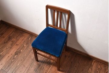 レトロ家具　昭和レトロ　小ぶりな木製ダイニングチェア(椅子、イス)