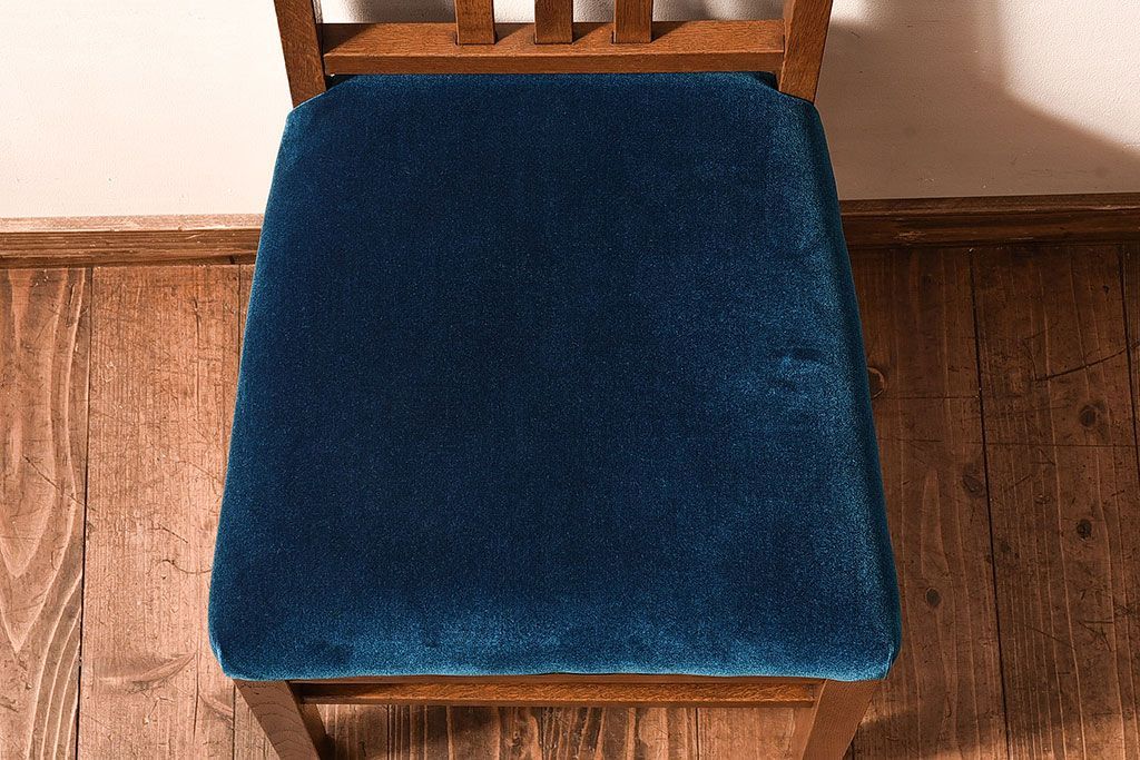 レトロ家具　昭和レトロ　小ぶりな木製ダイニングチェア(椅子、イス)