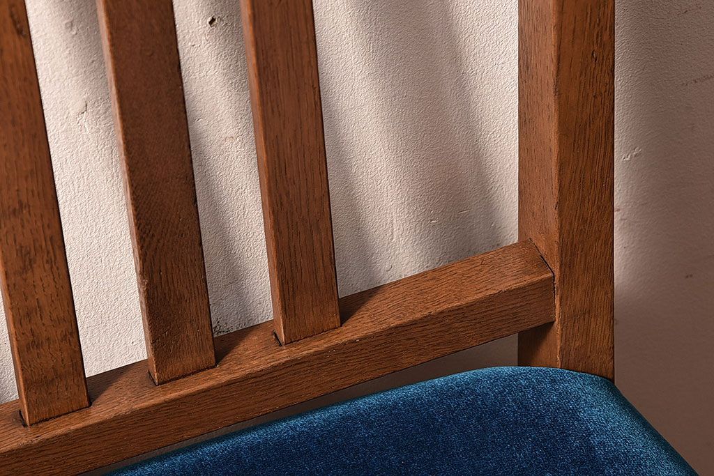 レトロ家具　昭和レトロ　小ぶりな木製ダイニングチェア(椅子、イス)