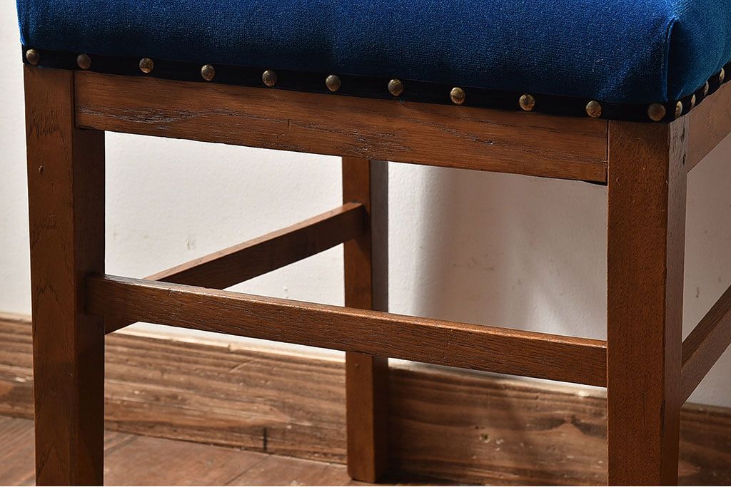 レトロ家具　昭和レトロ　小ぶりな木製ダイニングチェア(椅子、イス)