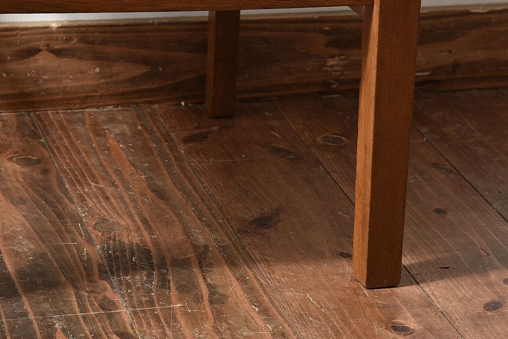 レトロ家具　昭和レトロ　小ぶりな木製ダイニングチェア(椅子、イス)