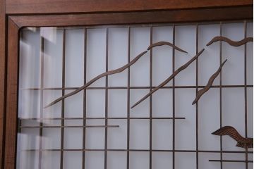 和製アンティーク　腰板ケヤキ材　帯の意匠が目を引く上質なガラス帯戸(板戸、引き戸、建具)