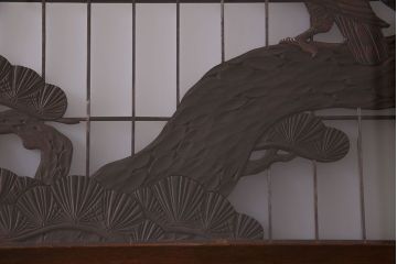 和製アンティーク　腰板ケヤキ材　帯の意匠が目を引く上質なガラス帯戸(板戸、引き戸、建具)