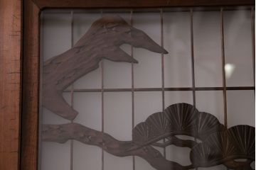 和製アンティーク　腰板ケヤキ材　帯の意匠が目を引く上質なガラス帯戸(板戸、引き戸、建具)