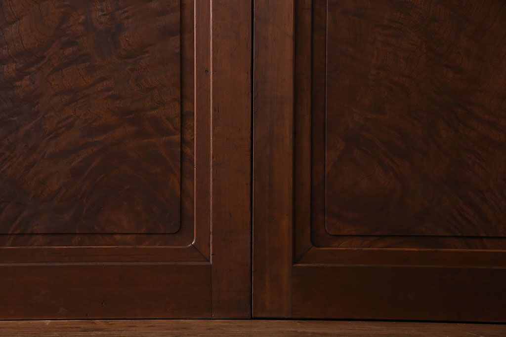 和製アンティーク　腰板ケヤキ材　帯の意匠が目を引く上質なガラス帯戸(板戸、引き戸、建具)