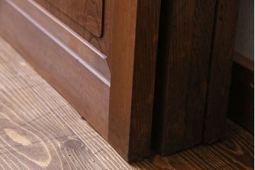 和製アンティーク　腰板ケヤキ材　帯の意匠が目を引く上質なガラス帯戸(板戸、引き戸、建具)