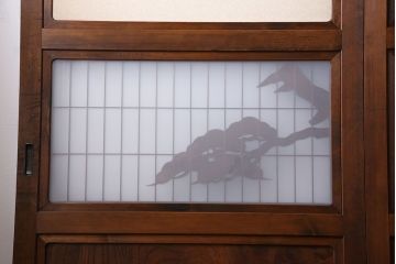 和製アンティーク　腰板ケヤキ材　帯の意匠が目を引く上質なガラス帯戸(板戸、引き戸、建具)