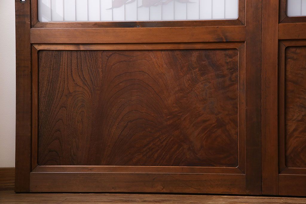 和製アンティーク　腰板ケヤキ材　帯の意匠が目を引く上質なガラス帯戸(板戸、引き戸、建具)