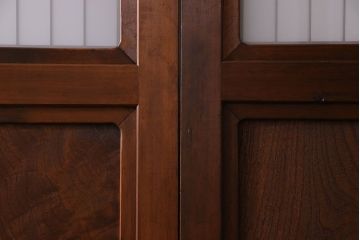 和製アンティーク　腰板ケヤキ材　帯の意匠が目を引く上質なガラス帯戸(板戸、引き戸、建具)