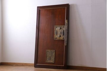 和製アンティーク　山形県酒田産　庄内　漆塗りが美しい、真鍮金具付きの蔵戸(引き戸、建具、玄関戸)